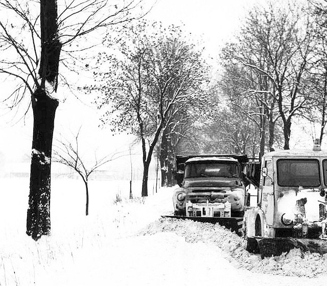 Jedna z najbardziej siarczystych zim miała miejsce w Polsce na przełomie 1962/1963 roku. Panował ostry mróz (temperatura spadała nawet do - 35 stopni C!), dokuczały śnieżyce, zawieje i zamiecie