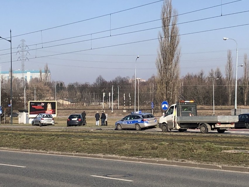 Karambol na ul. Rokicińskiej. Zderzyło się kilka pojazdów  ZDJĘCIA