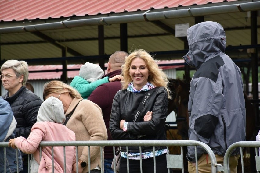 Rolnicy. Podlasie. Bohaterowie serialu na wystawie koni w Szepietowie