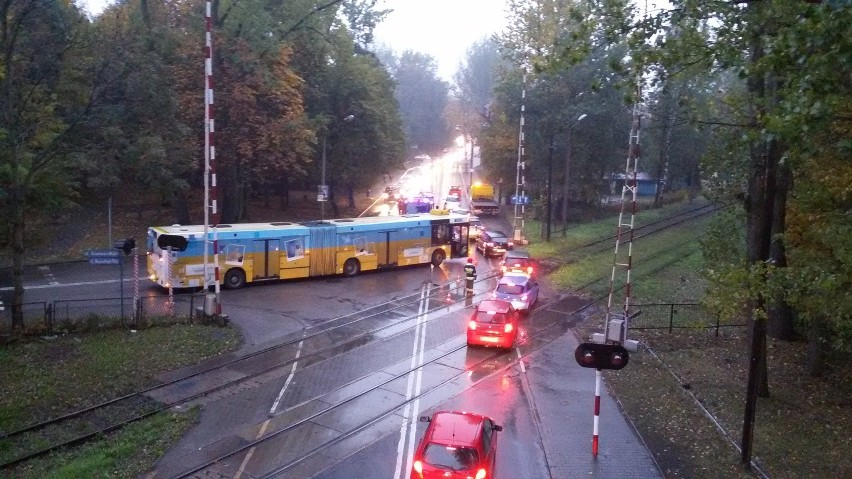 Wypadek na skrzyżowaniu ul. Załęskiej i Wincentego Pola w...