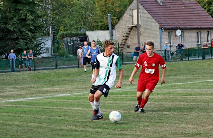 Zagłębie Piechcin - Mikrus Gesal Szadłowice  2 : 3 (0:1)...