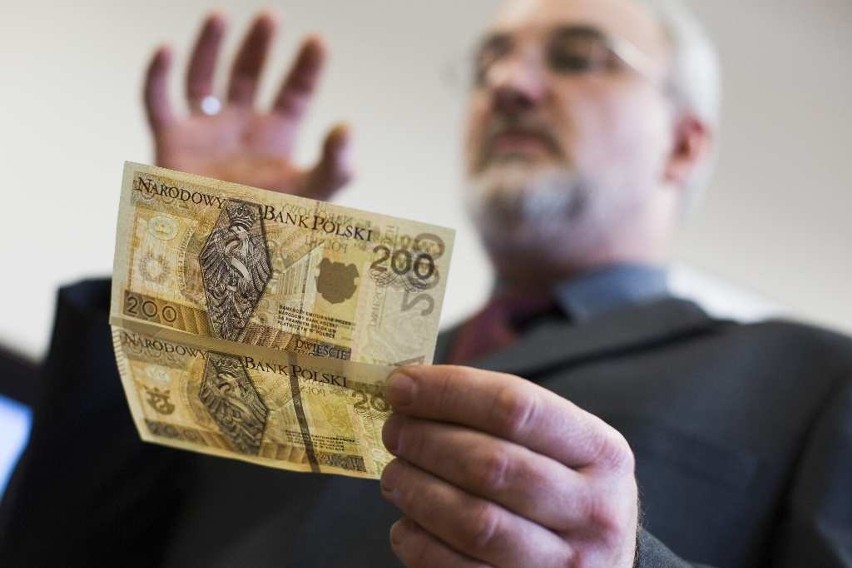 Odmienione 200 złotych to teraz najlepiej zabezpieczony banknot na świecie [WIDEO, ZDJĘCIA]