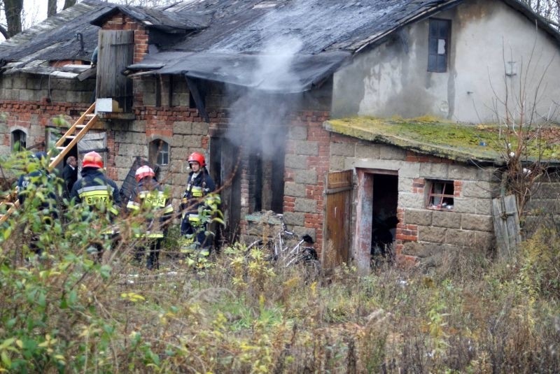 Śmiertelny pożar pod Brzezinami. Zginęły dwie osoby