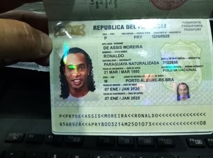 Ronaldinho w więzieniu w Paragwaju. Na razie humor mu...