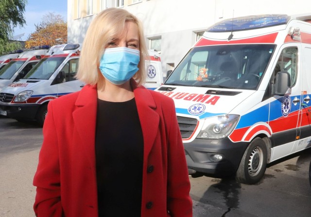 Elżbieta Cieślak, rzecznik Radomskiej Stacji Pogotowia Ratunkowego zwróciła uwagę na problem z brakiem badań na obecność koronawirusa wśród ratowników medycznych.