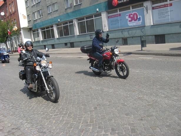 Parada motocykli i samochodów PRL w Nowej Soli