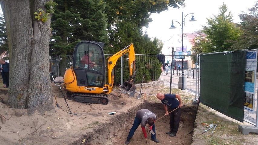 W parku Jana Pawła II w Ustce odkryto fundamenty dawnego kościoła
