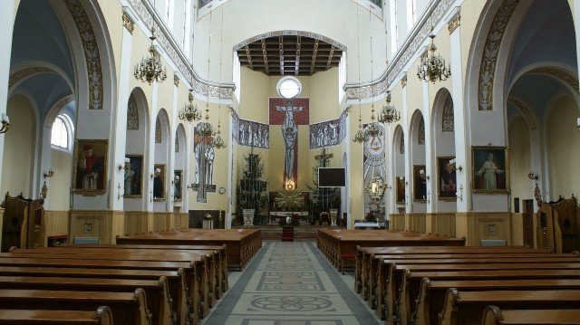Główna nawa kościoła św. Antoniego w Ostrowie Wielkopolskim