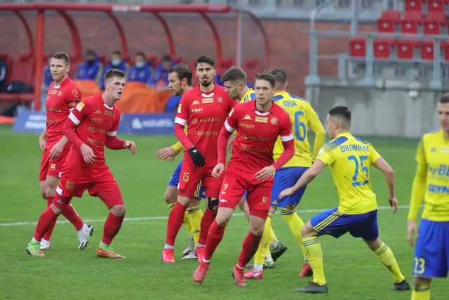 Marcin Robak, Karol Czubak, Krystian Nowak i Michał Grudniewski. Widzew broni czy atakuje?