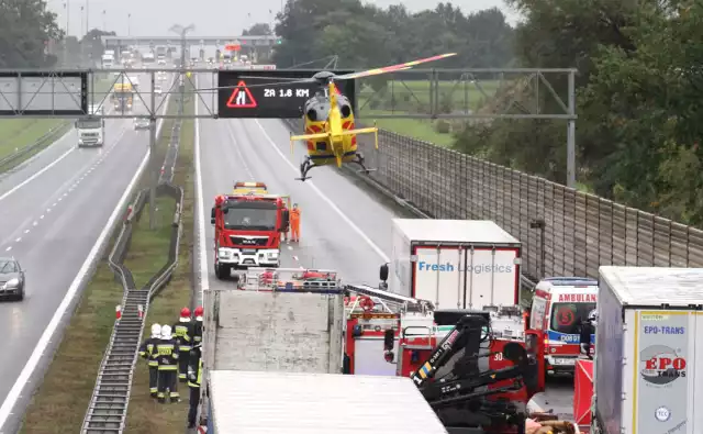 Wypadek na autostradzie A4 i interwencja śmigłowca LPR. Zdjęcie ilustracyjne