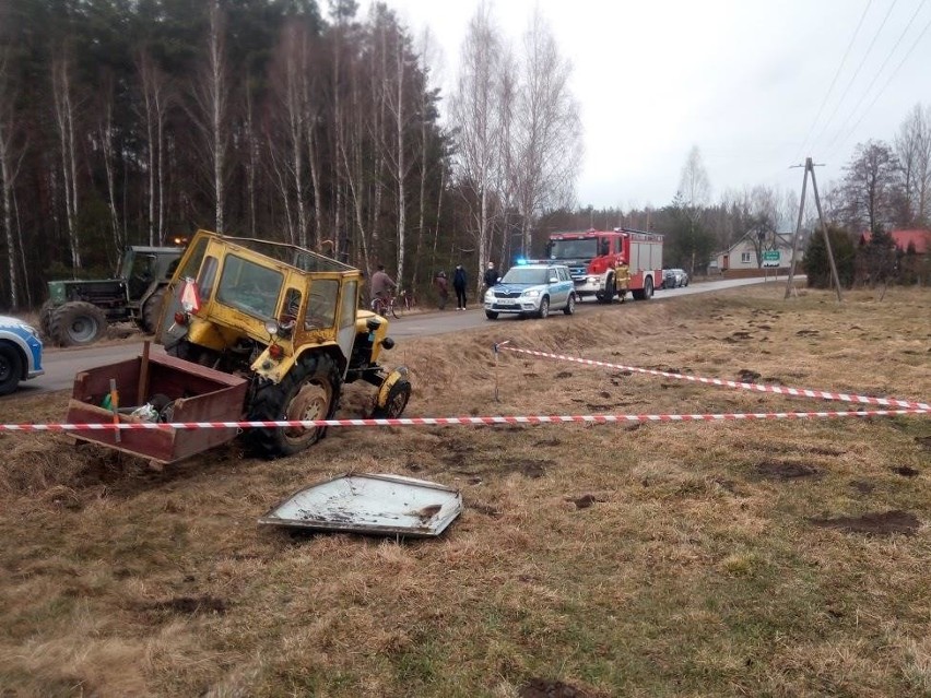 Szernie. Pijany kierowca wjechał ciągnikiem do rowu i przygniótł 35-letniego pasażera. Miał cztery promile alkoholu [ZDJĘCIA]