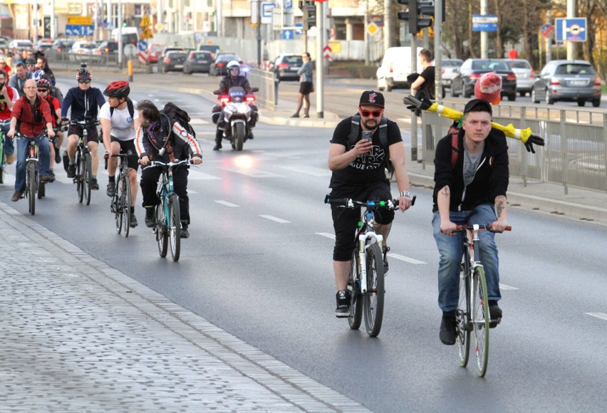 Masa Krytyczna 31.03.2017 we Wrocławiu. Rowerzyści...