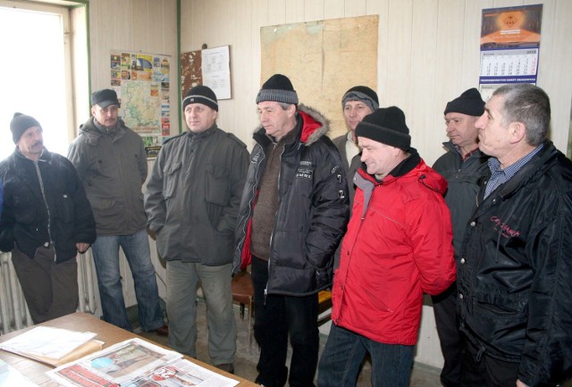 Górnicy z Zapniowa codziennie przyjeżdżają do pracy i czekają, aż ktoś chociaż wyda im świadectwa pracy.