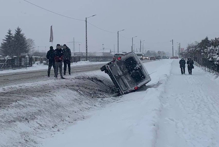 Wypadek w Gorzycach. Po zderzeniu trzech samochodów droga była zablokowana (ZDJĘCIA)