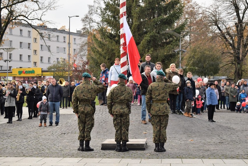 Mieszkańcy Nowej Dęby świętowali 101. rocznicę odzyskania niepodległości [ZDJĘCIA] 