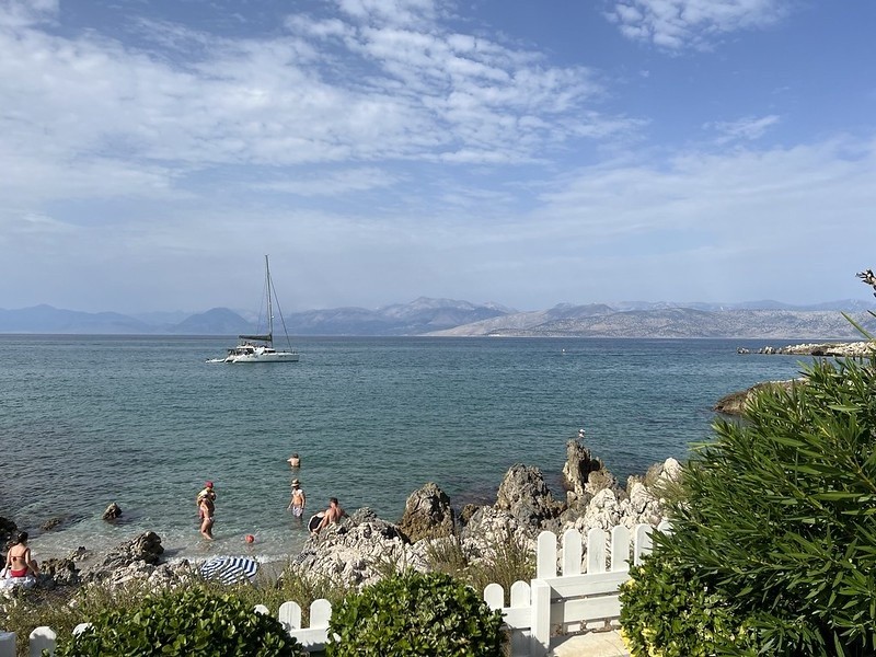 Najbardziej wysunięte punkty Albanii i greckiej wyspy Korfu...