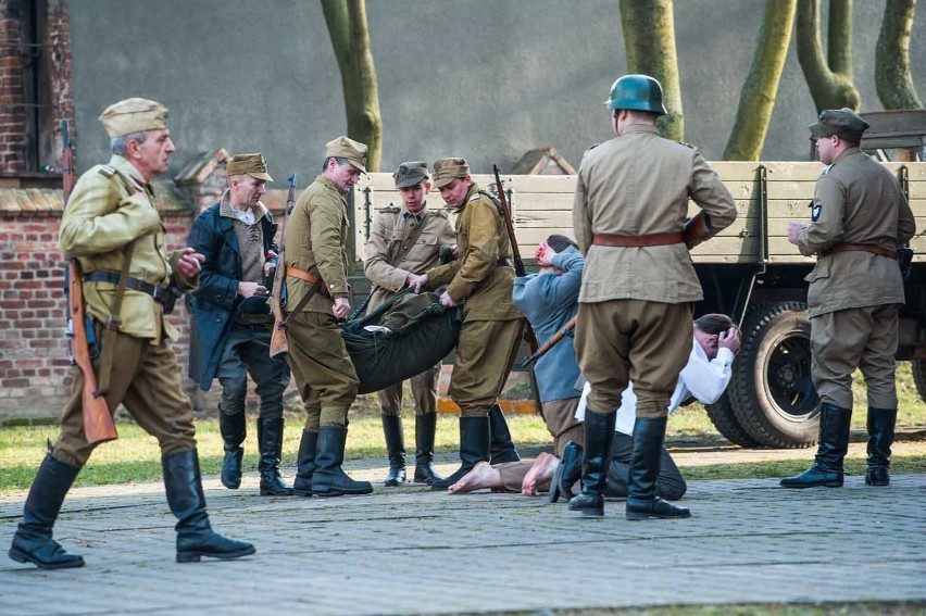 Historyczna inscenizacja w Koszalinie. Pamięci Żołnierzy...