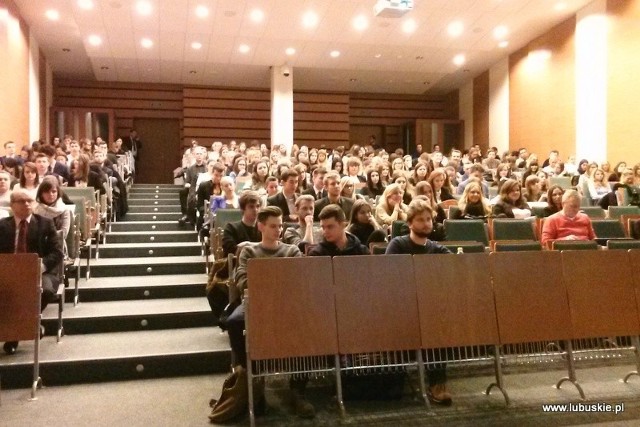 Sala wykładowa Uniwersytetu Jagiellońskiego podczas spotkania z marszałek Elżbietą Polak.