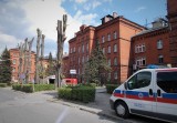 Szpital „wojskowy" w Gliwicach już nie przyjmuje pacjentów z koronawirusem. Nie ma miejsc
