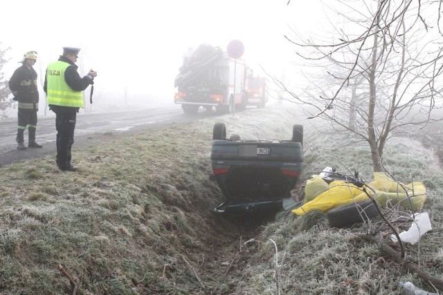 Dziś wieczorem i w środowy poranek drogi będą bardzo śliskie. Kierowcy powinni mieć się na baczności