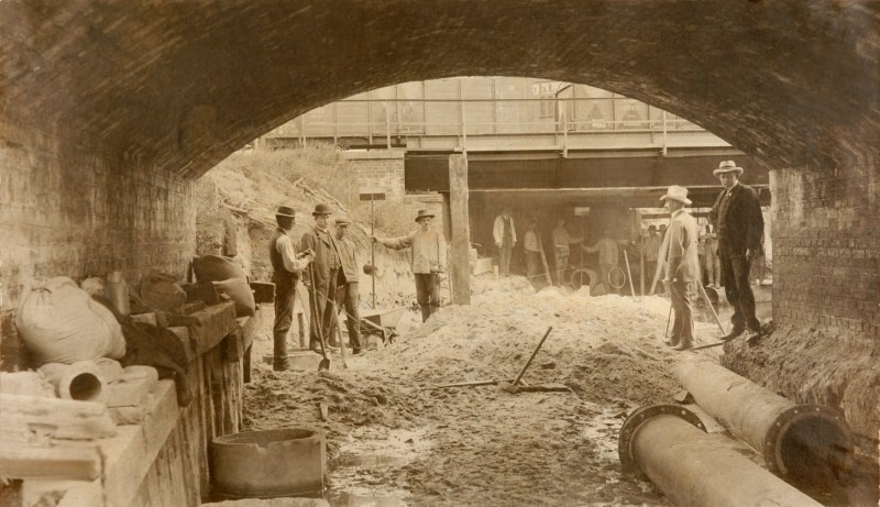 Budowa kolektora kanalizacji, rok 1907.
