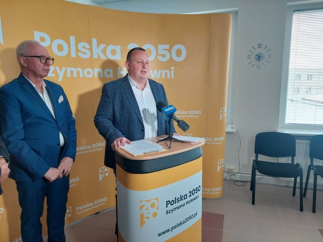Łukasz Molenda (pierwszy z prawej) ma być kandydatem Polski 2050 Szymona Hołowni na senatora z okręgu radomskiego. Na zdjęciu z Jackiem Kozłowskim, członkiem zarządu krajowego Polski 2050