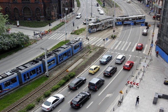 Na skrzyżowaniu Kazimierza Wielkiego powstanie przejazd dla rowerzystów i śluzy rowerowe.