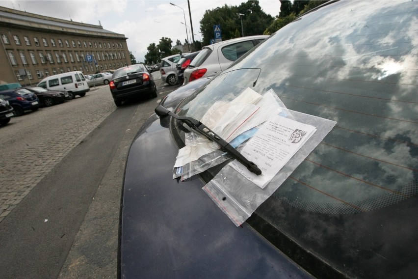 Pół roku na płatnym miejscu parkingowym. Kierowca...