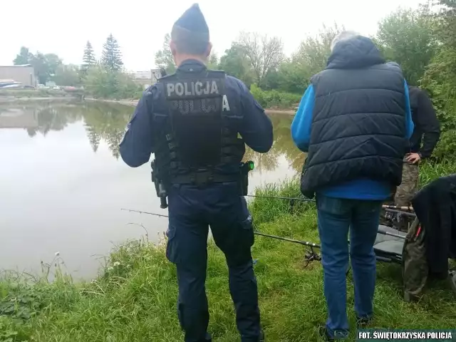 Podczas wspólnego piątkowego patrolu policji i straży rybackiej w Ostrowcu