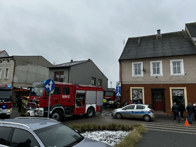 Do groźnie wyglądającego zdarzenia doszło w sobotę, 25 listopada, koło południa. Z ustaleń policji wynika, że kierujący pojazdem marki infinity nie udzielił pierwszeństwa przejazdu na skrzyżowaniu równorzędnym kierującemu volkswagenem passatem.