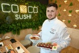 Zestawy sushi, rameny i regionalne trunki. Co Co Sushi w Kielcach to ciekawe połączenia smakowe i wysoka jakość. Zobacz film i zdjęcia