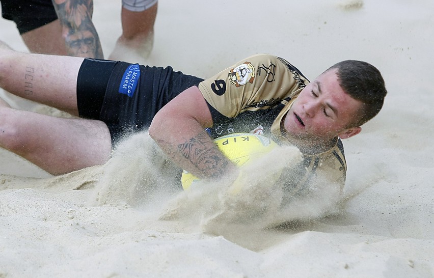 Bierhalle Manufaktura Beach Rugby - zobacz, jak walczy się na piasku