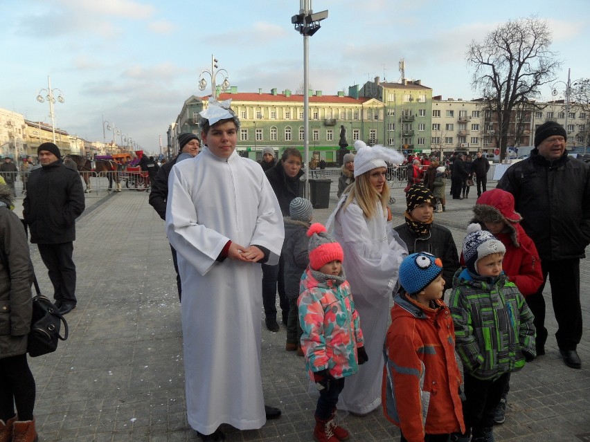 Do Częstochowy przyjechał św. Mikołaj i zapalił światełka [ZDJĘCIA]