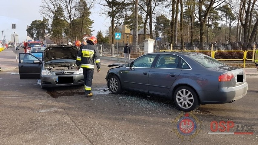 Łyse. Wypadek na skrzyżowaniu. Zderzyły się dwa samochody osobowe [ZDJĘCIA]