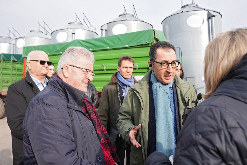 O problemach rolników rozmawiali w gospodarstwie Wojciecha Pysiaka w Zdziechowie ministrowie rolnictwa Polski i Niemiec. Zobaczcie zdjęcia