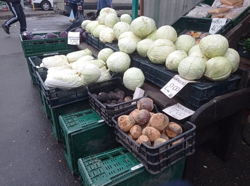 Kapustę można kupić np. za 2 zł za kilogram.