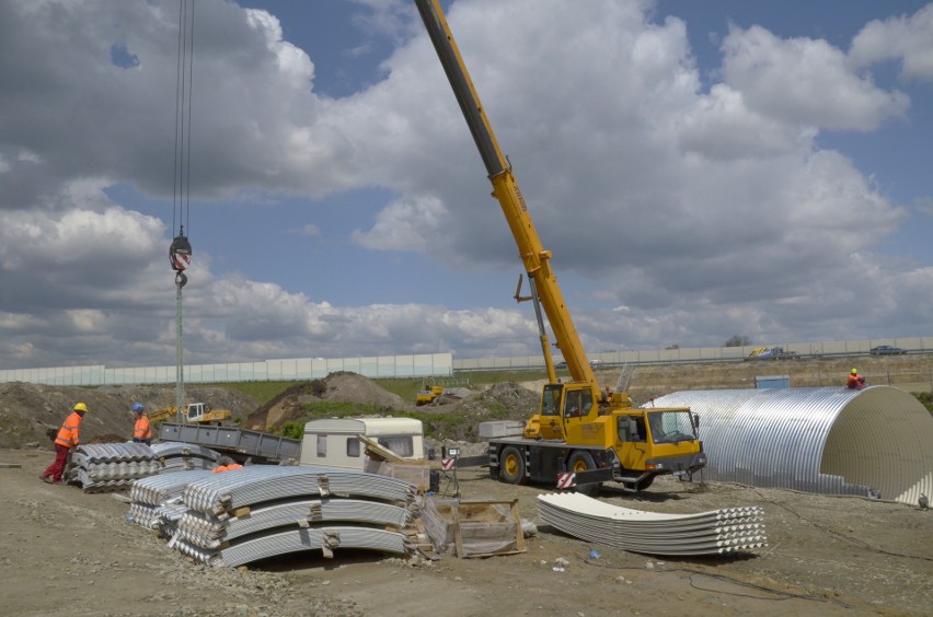 Tak powstaje autostradowy Węzeł Niepołomice. Drogą pojedziemy w 2020 roku [ZDJĘCIA]