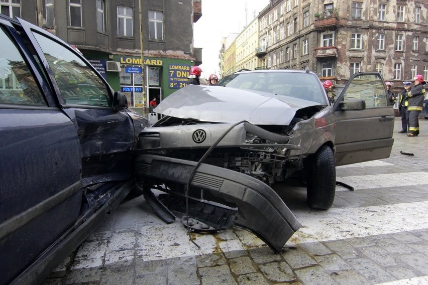 Wypadek na ul. Daszyńskiego. Jedna osoba została poszkodowana (ZDJĘCIA)