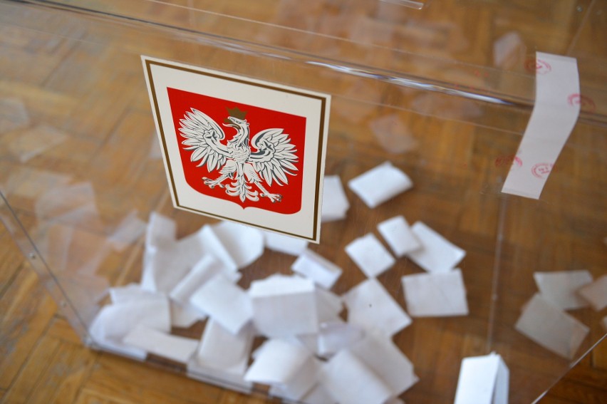 W gminie Jarosław 10 tys. osób wybiera nowego wójta. To bardzo nietypowe przedterminowe wybory samorządowe [ZDJĘCIA]