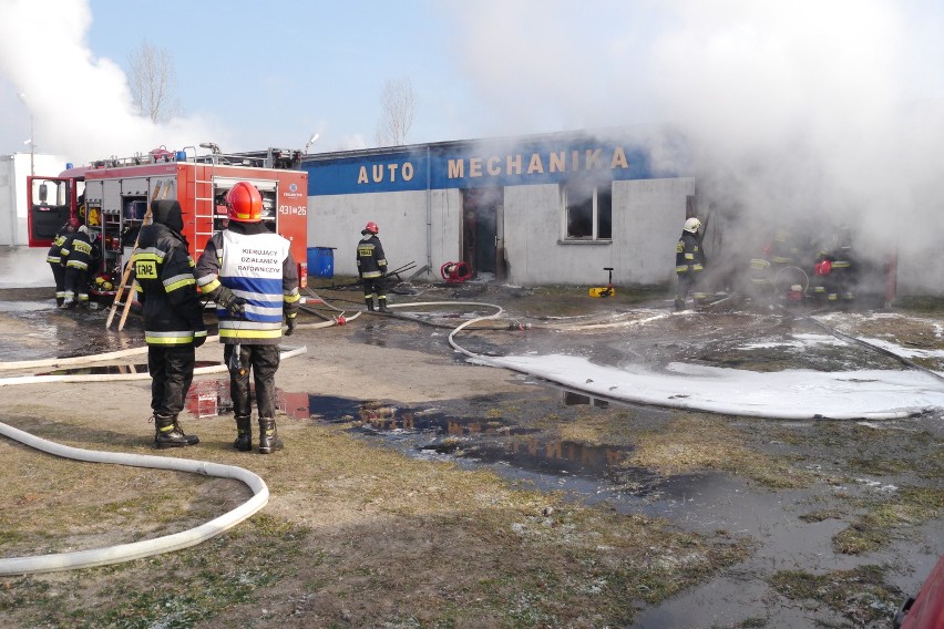 Gowarczów: Pożar warsztatu samochodowego w powiecie koneckim