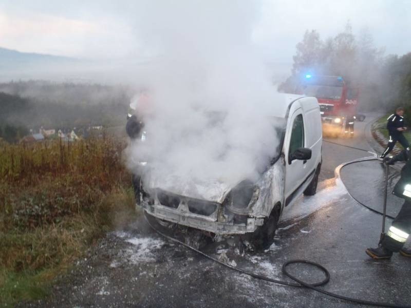  Nowy Sącz: Dostawcze renault kangoo płonęło na ul. Gospodarskiej