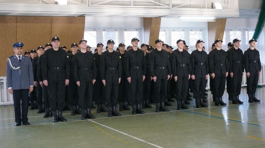 Ślubowanie nowych policjantów w Oddziale Prewencji Policji w Katowicach [ZDJĘCIA]