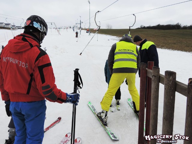 We wtorek (22.01) o godzinie 15 otwarty został stok narciarski w Unisławiu w pobliżu Torunia. W środę 23 stycznia o godzinie 12 zaplanowano pierwsze zjazdy na trasie w Leśnym Parku Kultury i Wypoczynku w Myślęcinku w Bydgoszczy.W JAKICH GODZINACH I NA JAKICH ZASADACH SĄ CZYNNE STOKI W UNISŁAWIU I MYŚLĘCINKU? PRZECZYTAJCIE >>>>>Opracował: Waldemar PiórkowskiZobacz koniecznie: Gigantyczny park wodny powstaje 200 km od Torunia. Zobacz zdjęcia!Zobacz także: Justyna Żyła drugi raz w "Playboyu". Galeria 18 +