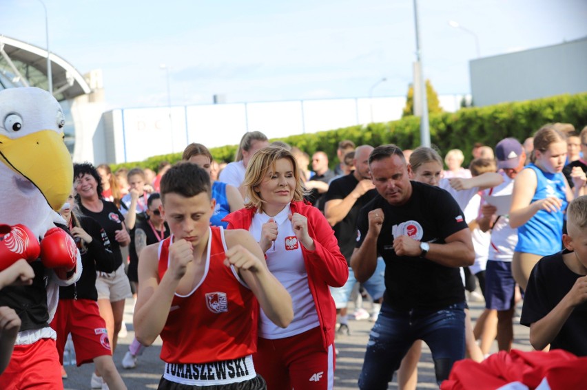 Rekord pobity! We wspólnym treningu bokserskim na terenie Targów Kielce uczestniczyło ponad 700 osób. Były znane osoby 