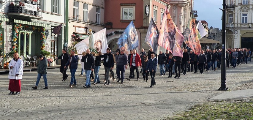 Listopadowy Męski Różaniec przeszedł ulicami Przemyśla.
