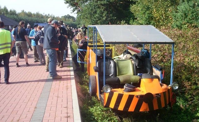 Uczestnicy zlotu na peronie w Wygodzie w Ośrodku „Sielsko”.