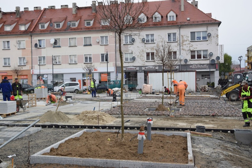 Remont placu Wolności, czyli rynku w Dobrodzieniu.