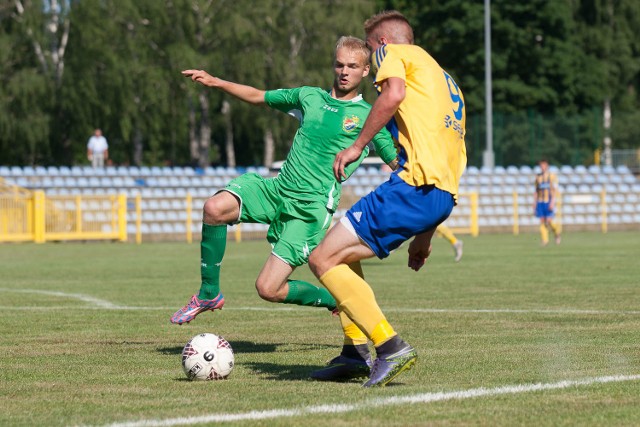 Gryf Słupsk pokonał rezerwy Arki Gdynia 2:1 w ostatnim spotkaniu sezonu w III lidze.