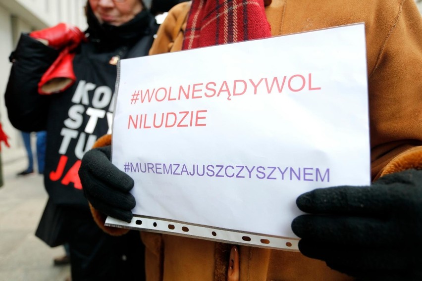 Sędzia Paweł Juszczyszyn był w Sejmie [ZDJĘCIA] [WIDEO] Kancelaria Sejmu nie pokazała sędziemu list poparcia do KRS