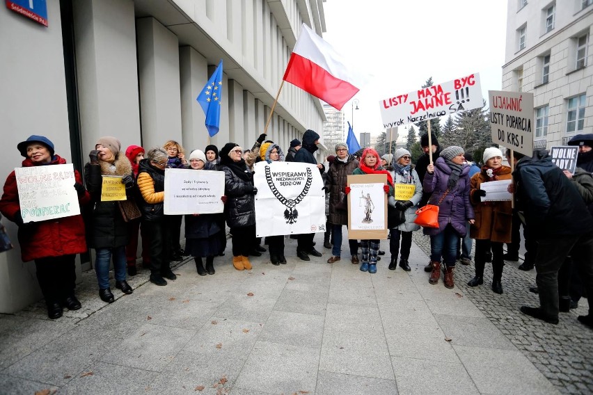 Sędzia Paweł Juszczyszyn był w Sejmie [ZDJĘCIA] [WIDEO] Kancelaria Sejmu nie pokazała sędziemu list poparcia do KRS